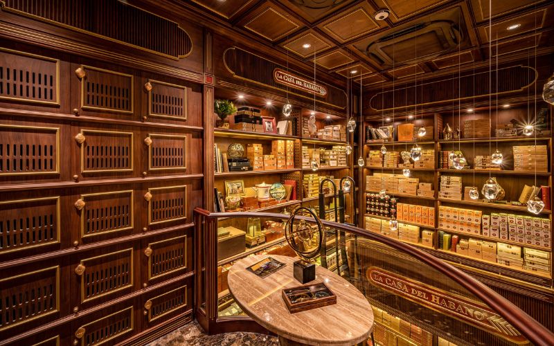 cửa hàng xì gà La Casa del Habano HCMC